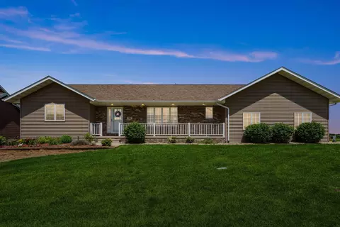 701 Christians Trl, Fairbank, IA 50629
