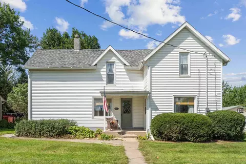 611 State St, Dysart, IA 52224