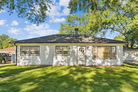 1346 S Hill Dr, Waterloo, IA 50701