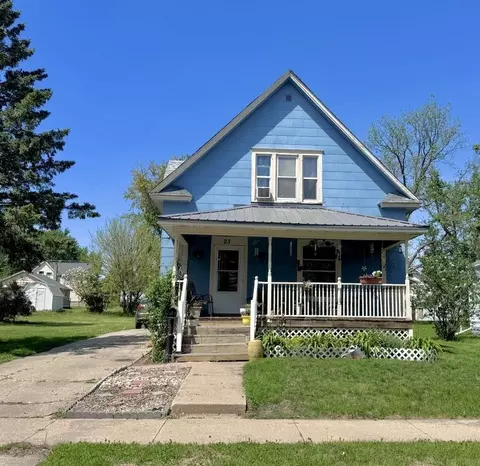 23 4th St NW, Oelwein, IA 50662
