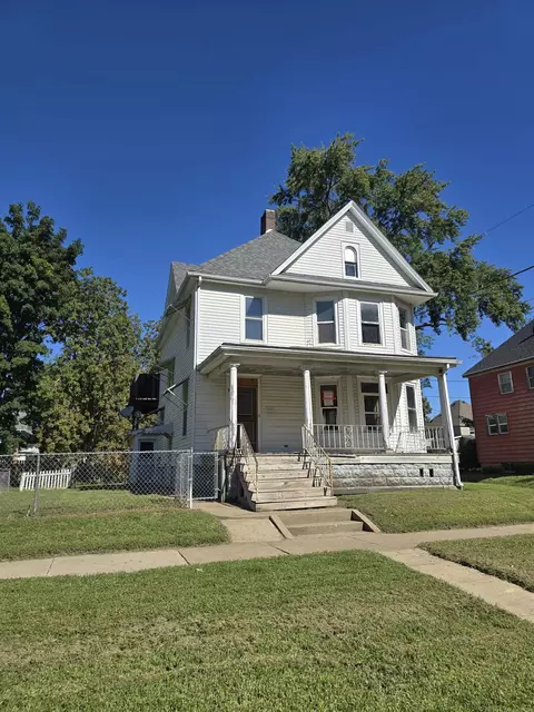 1018 W 2nd St, Waterloo, IA 50701