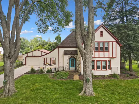 129 Graceline Blvd, Waterloo, IA 50701