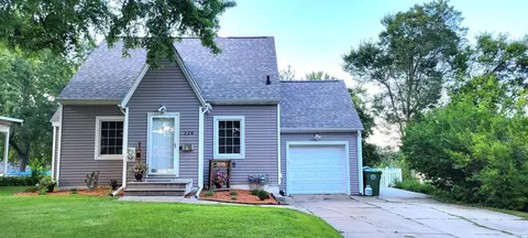224 Byrnbrae St, Waterloo, IA 50701