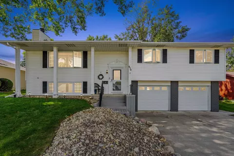 850 Nancy Rd, Waterloo, IA 50701