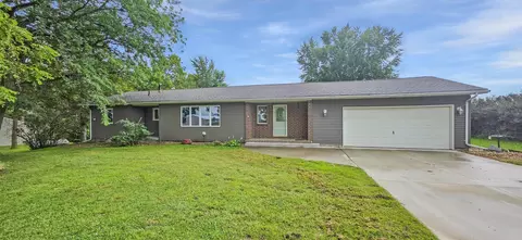 10203 Mark Rd, Cedar Falls, IA 50613