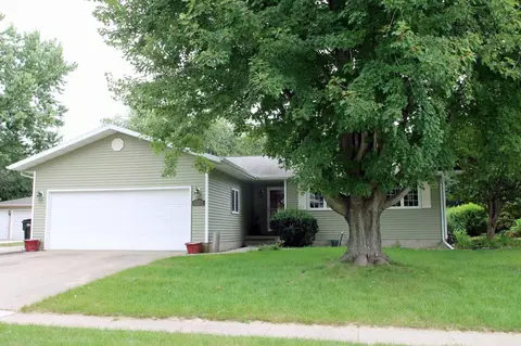 1104 Warwick, Cedar Falls, IA 50613