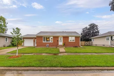 812 8th St, Charles City, IA 50616