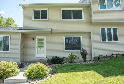 1124 Oleson Rd, Waterloo, IA 50702