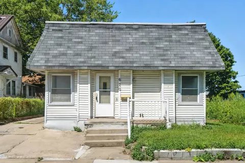 620 W 7th St, Waterloo, IA 50702