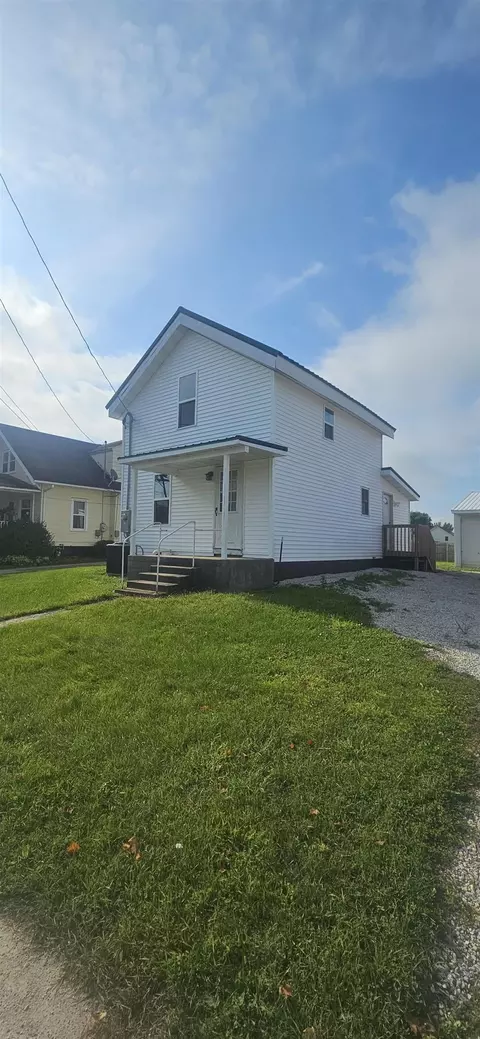 206 E Mission St, Strawberry Point, IA 52076