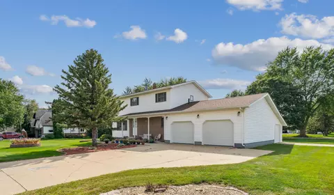 414 3rd St, Jesup, IA 50648