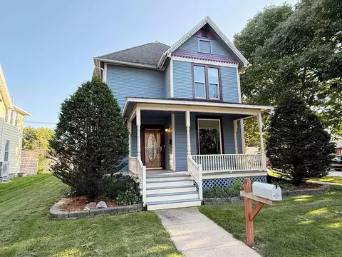 701 Winneshiek Ave, Decorah, IA 52101