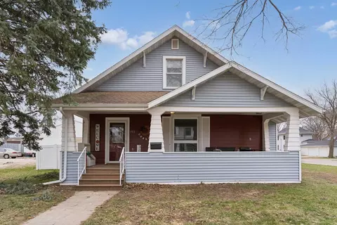 301 Walnut St, La Porte City, IA 50651