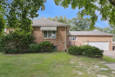 1624 Rainbow Dr, Cedar Falls, IA 50613