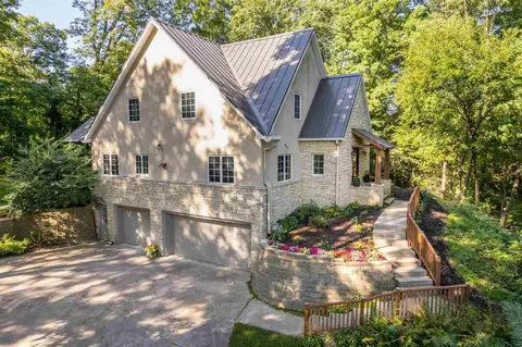 910 Cedar Lane Dr, Waverly, IA 50677