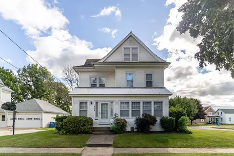 808 7th St, Grundy Center, IA 50638