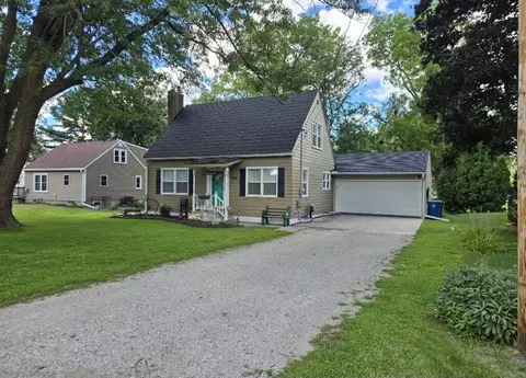 3256 Hammond Ave, Waterloo, IA 50702