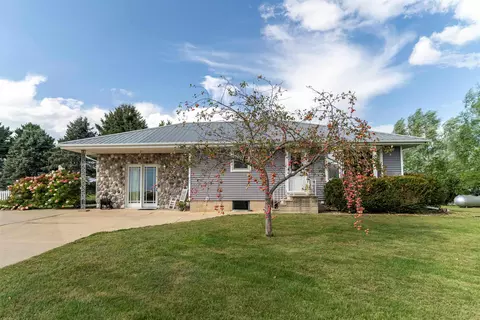 27969 120th St, Parkersburg, IA 50665