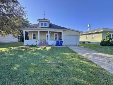 206 E Watson St, Garnavillo, IA 52049