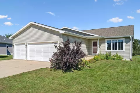 1514 Robertson Rd, Waverly, IA 50677