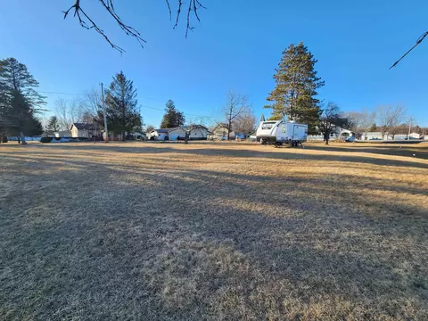201 A Spring St, Dundee, IA 52038