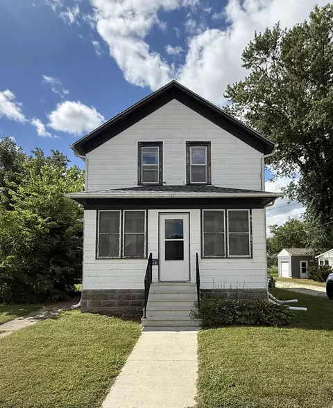 415 NW 5th St, Waverly, IA 50677