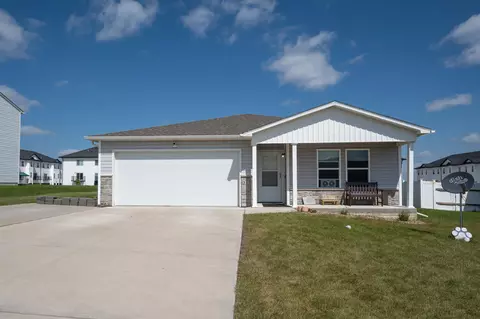 312 Post Oak Dr, Cedar Falls, IA 50613