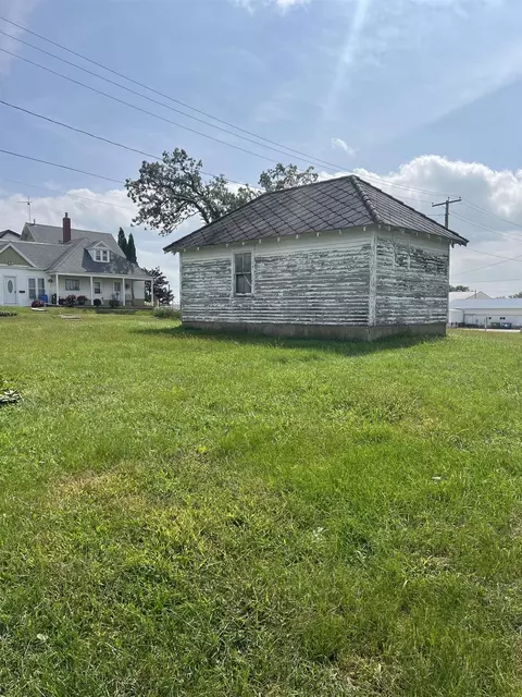 201 N Melden St, Calmar, IA 52132