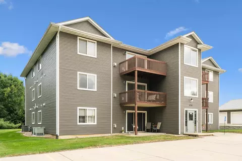 4710 Chadwick Rd #9, Cedar Falls, IA 50613