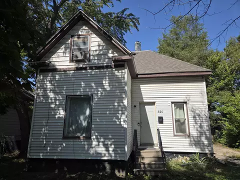 320 Riehl St, Waterloo, IA 50703
