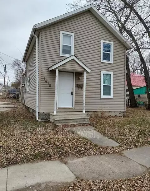 1415 W 9th St, Waterloo, IA 50702