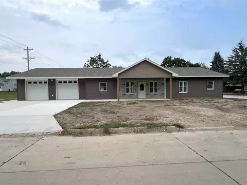 506 S 3rd St, Osage, IA 50461