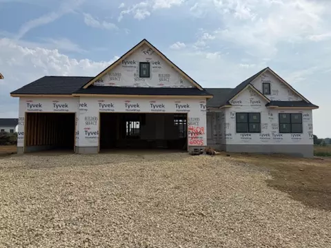 4609 Sonoma Dr, Cedar Falls, IA 50613