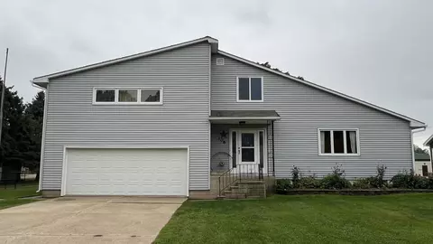 106 W Mill St, Fredericksburg, IA 50630