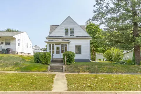 1316 Franklin St, Cedar Falls, IA 50613