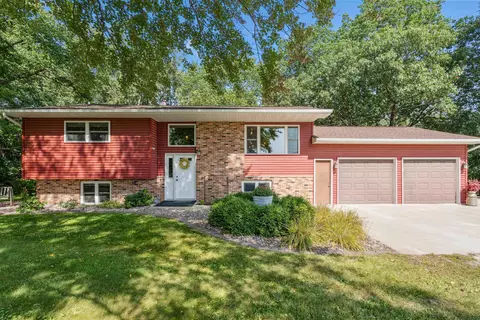 2113 220th St, Independence, IA 50644
