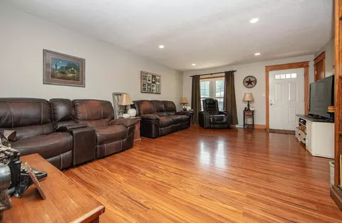 Living - 327 E Mindy Dr, Shell Rock, IA 50670 photo 2 of 3