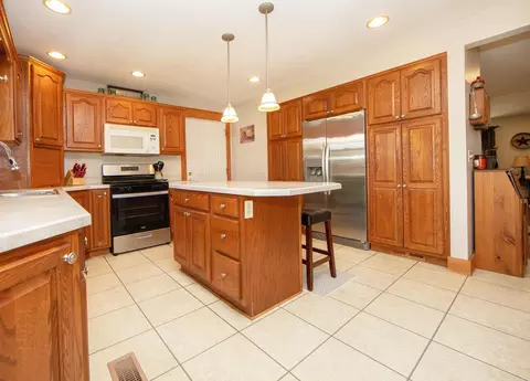 Kitchen - 327 E Mindy Dr, Shell Rock, IA 50670 photo 2 of 4