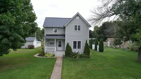 707 Main St, Elgin, IA 52141