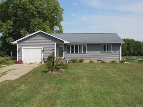 211 Maple St, Olin, IA 52320