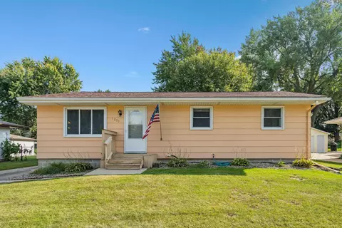 1825 NW 4th Ave, Waverly, IA 50677