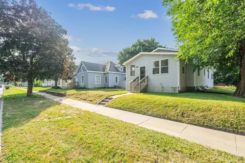 1002 Williston Ave, Waterloo, IA 50702 photo 2