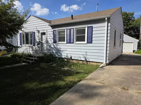 1147 Bourland Ave, Waterloo, IA 50702