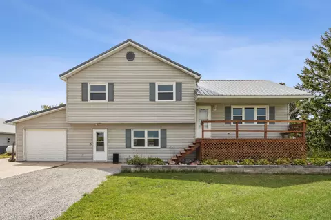 12334 Carr Rd, La Porte City, IA 50651