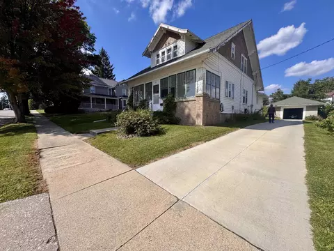 20 NE 3rd Ave, Waukon, IA 52172