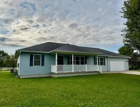 300 Meadow Ln, Charles City, IA 50616
