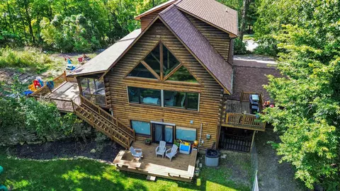 99 SE 7th Ave, Waverly, IA 50677