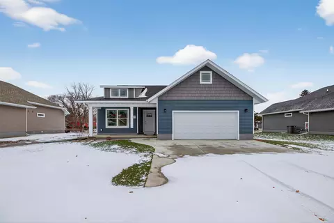 1229 W 7th St, Waterloo, IA 50702