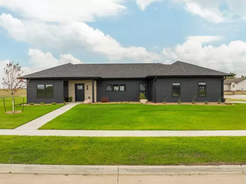 1821 Laramie St, Cedar Falls, IA 50613