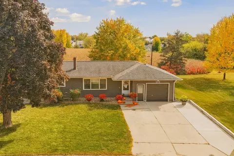 226 Sunset Rd, Hudson, IA 50643